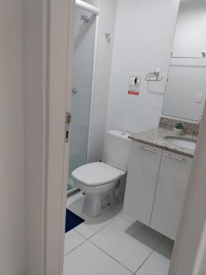 Familia Moderno E Pratico Proximo A Belas Praias