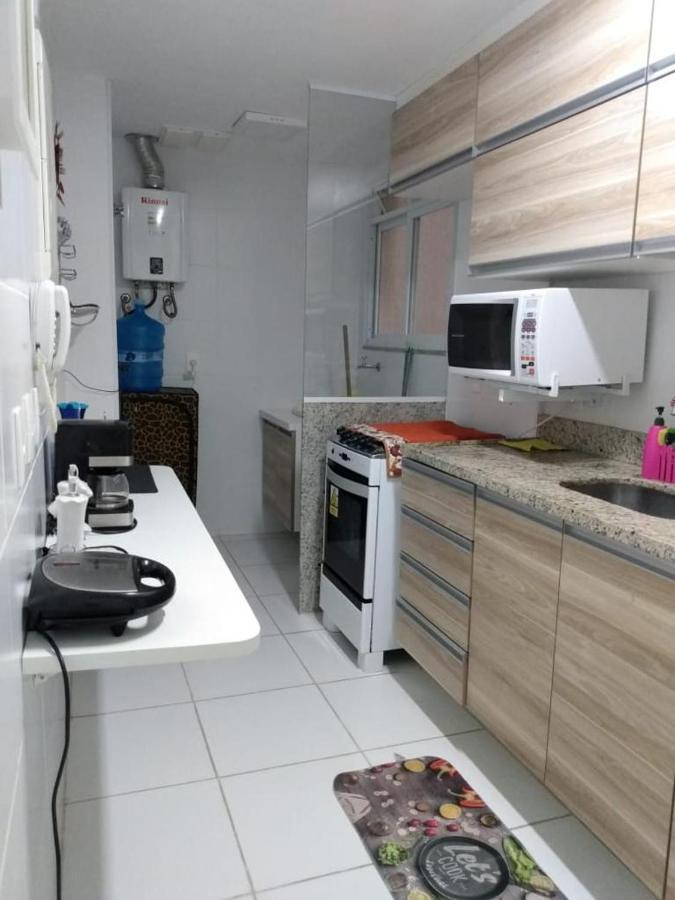 Familia Moderno E Pratico Proximo A Belas Praias